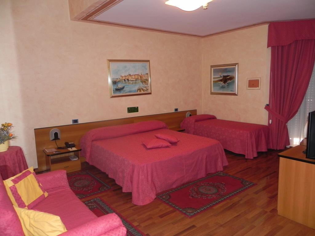 Hotel La Ruota Pianfei Habitación foto